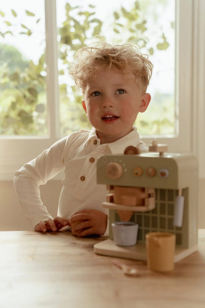 Little Dutch koka kafijas aparāts ar kapsulām un tasi – rotaļlieta bērniem spēļu virtuvei.