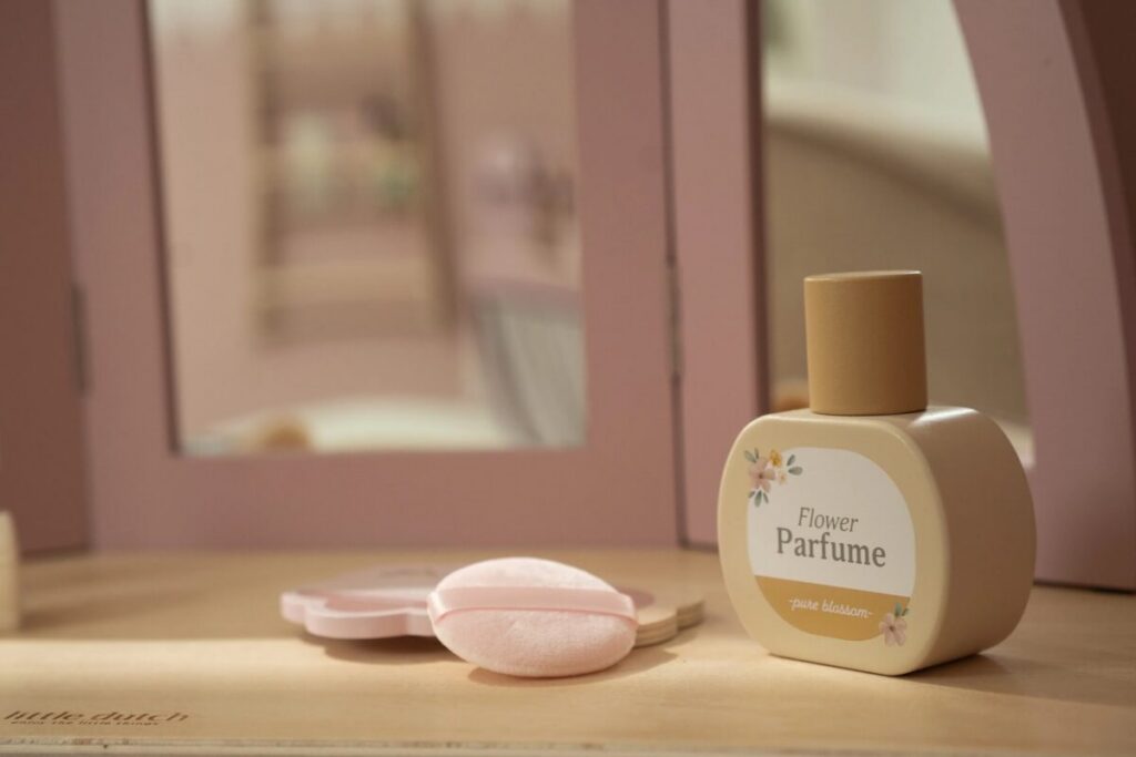 Little Dutch koka kosmētikas galdiņš meitenēm ar spoguli un aksesuāriem – radošām lomspēlēm