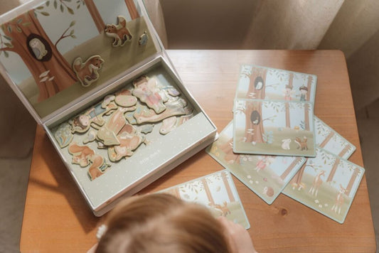 Little Dutch magnētiskā spēle Meža draugi – koka magnētu puzle bērniem ar dzīvniekiem un meža ainu