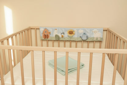 Little Dutch mazuļu aktivitāšu grāmatiņa “Mazā ferma” – attīstoša rotaļlieta ar pieskares un skaņu elementiem.