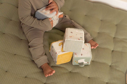 Little Dutch mīkstie bloki – mazuļu rotaļlieta ar skaņām un cipariem