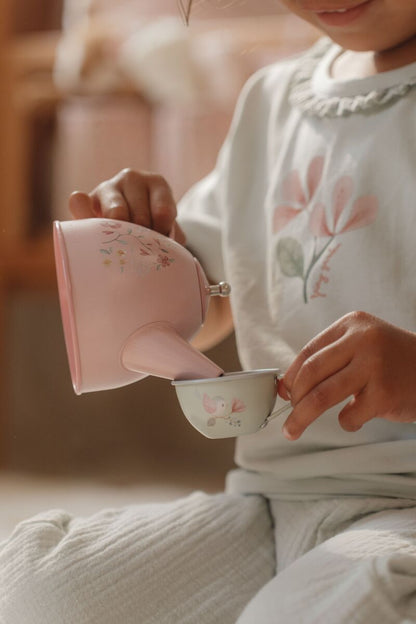 Little Dutch tējas servīzes komplekts “Pasaku dārzs” – krāsains metāla tējas trauku komplekts bērnu lomu spēlēm un radošai iztēlei