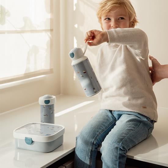 Little Dutch ūdens pudele Jūrnieku līcis – zilā bērnu dzeramā pudele ar jūras dizainu no Little Dutch kolekcijas