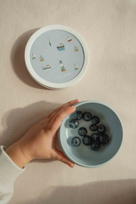 Little Dutch uzkodu trauciņš – Jūrnieku līča dizains, bērnu trauks uzkodām ar dakšiņu