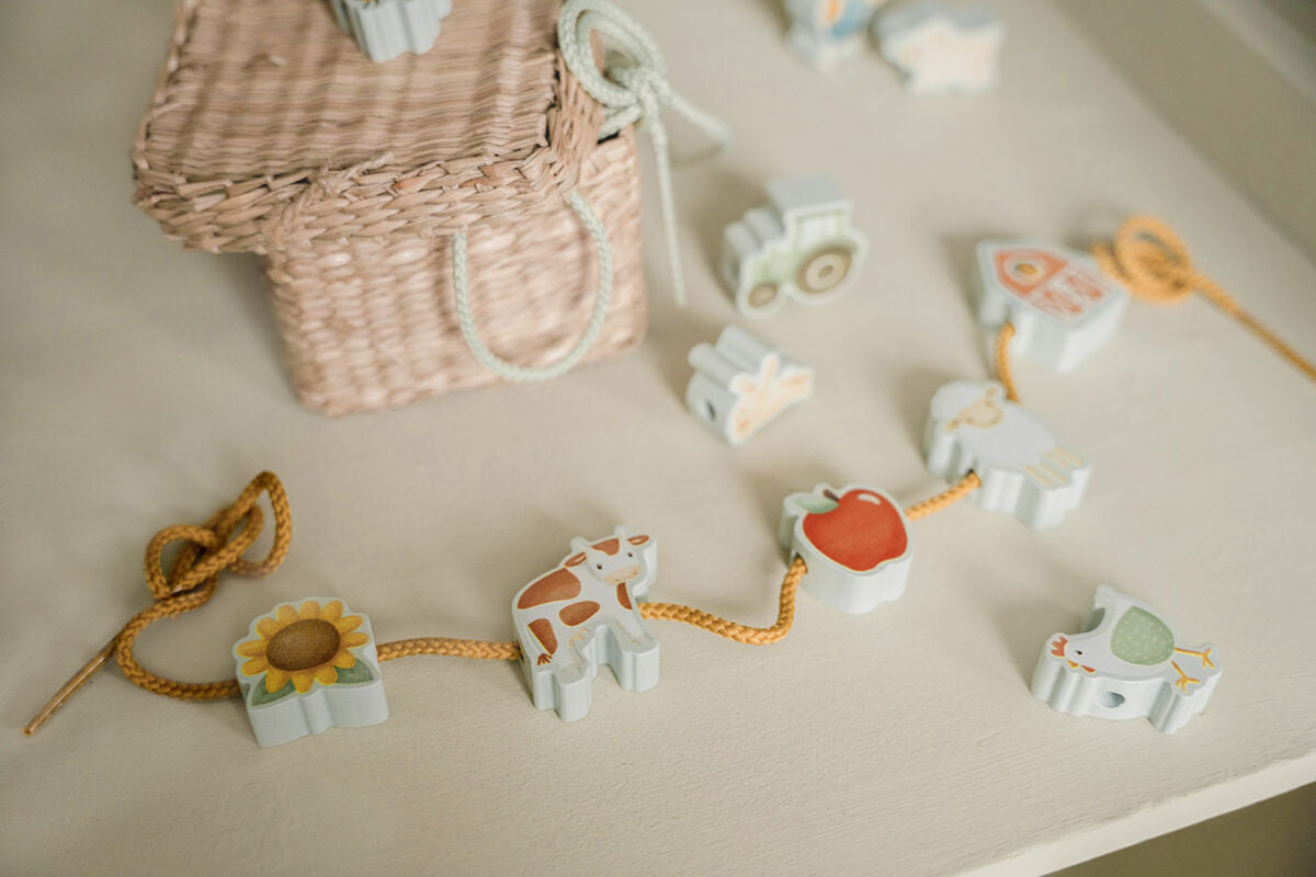 Little Dutch veramās koka krelles bērniem – rotaļlieta motorikas, koordinācijas un koncentrēšanās prasmju attīstībai