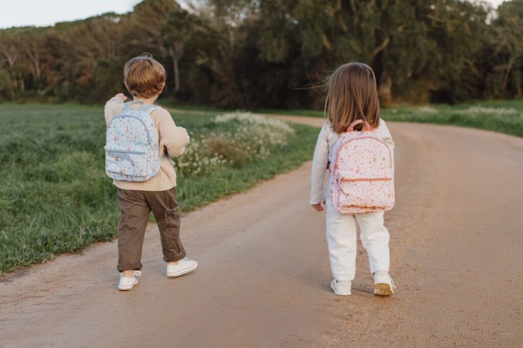 Little Dutch bērnu mugursoma rozā krāsā ar regulējamām lencēm un iekšējo nodalījumu