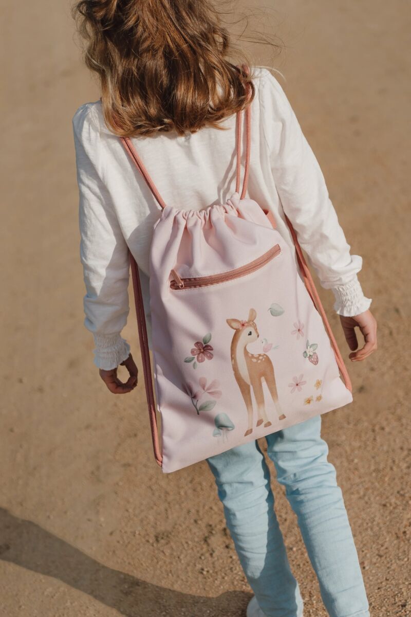 Little Dutch sporta soma meitenēm ar Pasaku dārza dizainu – ērta un viegla soma skolai, bērnudārzam un izbraucieniem