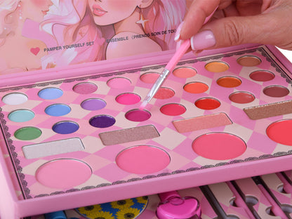 Bērnu rozā kosmētikas un rotaslietu koferis meitenēm ar ēnām, lūpu spīdumiem un aksesuāriem, piemērots spēlēšanai un radošām aktivitātēm.