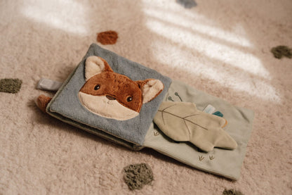 Little Dutch mīkstā aktivitāšu grāmatiņa mazuļiem – auduma grāmatiņa ar spogulīti, grabulīti un dažādām tekstūrām