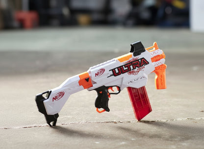 Nerf Ultra Focus pistole ar 10 šautriņām un plecu balstu – jaudīga rotaļlieta bērniem aktīvām spēlēm ārā