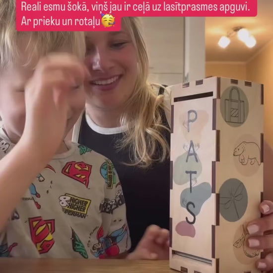 Koka lasītprasmes spēle PATS bērniem – ar burtiem un kartītēm, palīdz apgūt pirmos vārdus rotaļīgā veidā.