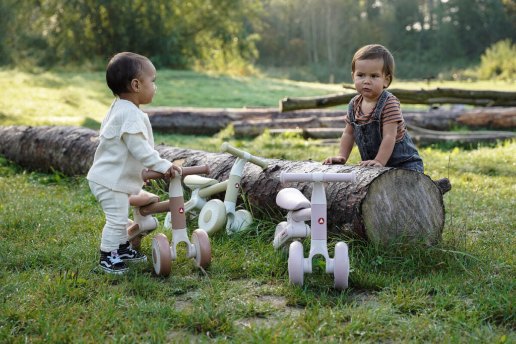 Topmark līdzsvara velosipēds bērniem – viegls un drošs trīsritenis koordinācijas un līdzsvara prasmju attīstībai